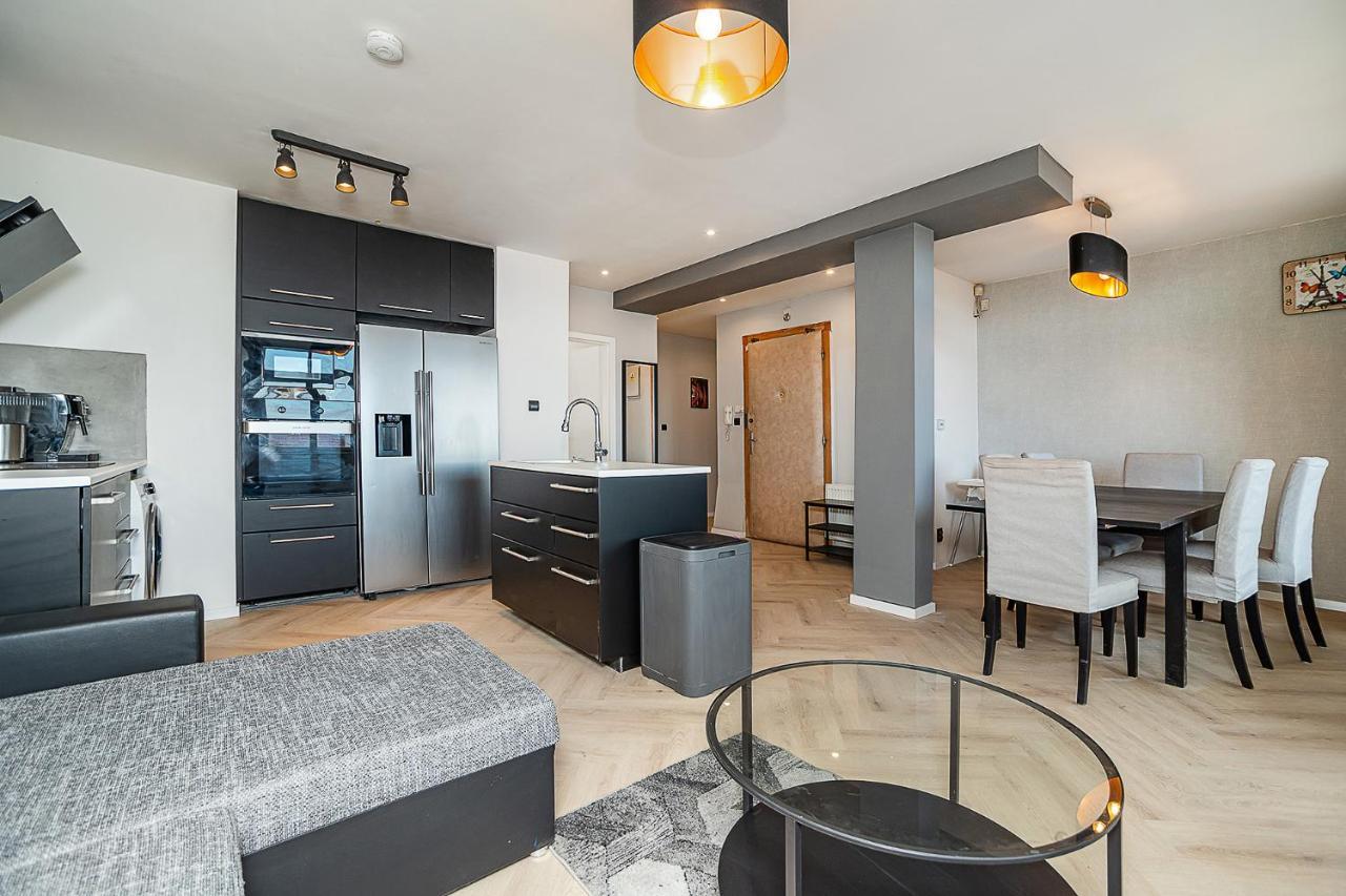 Big 4-Bedroom Flat, Terrace With Great Vitkov View Prague Extérieur photo