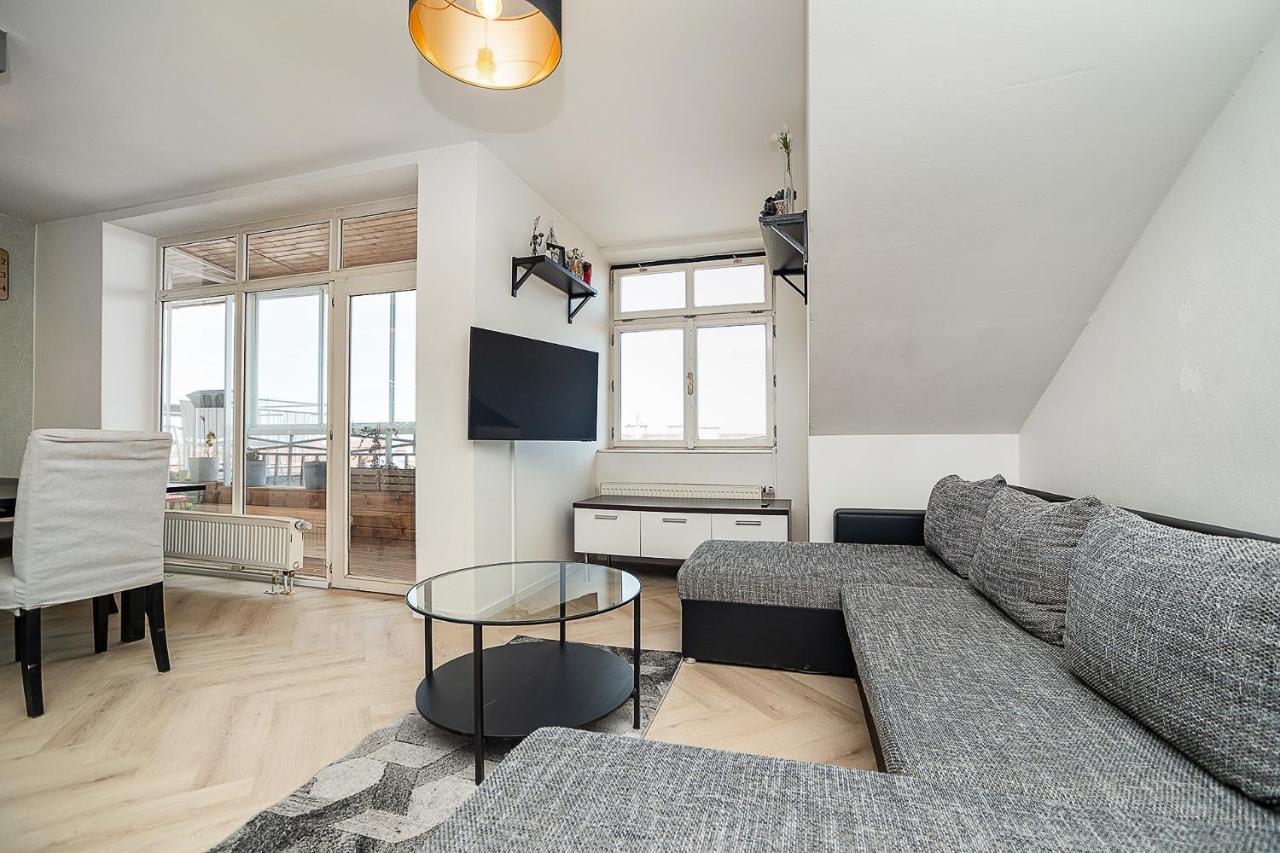 Big 4-Bedroom Flat, Terrace With Great Vitkov View Prague Extérieur photo